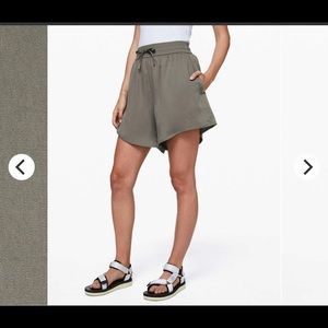 Lululemon Feeling Femme Short 6’ Grey Sage size 6